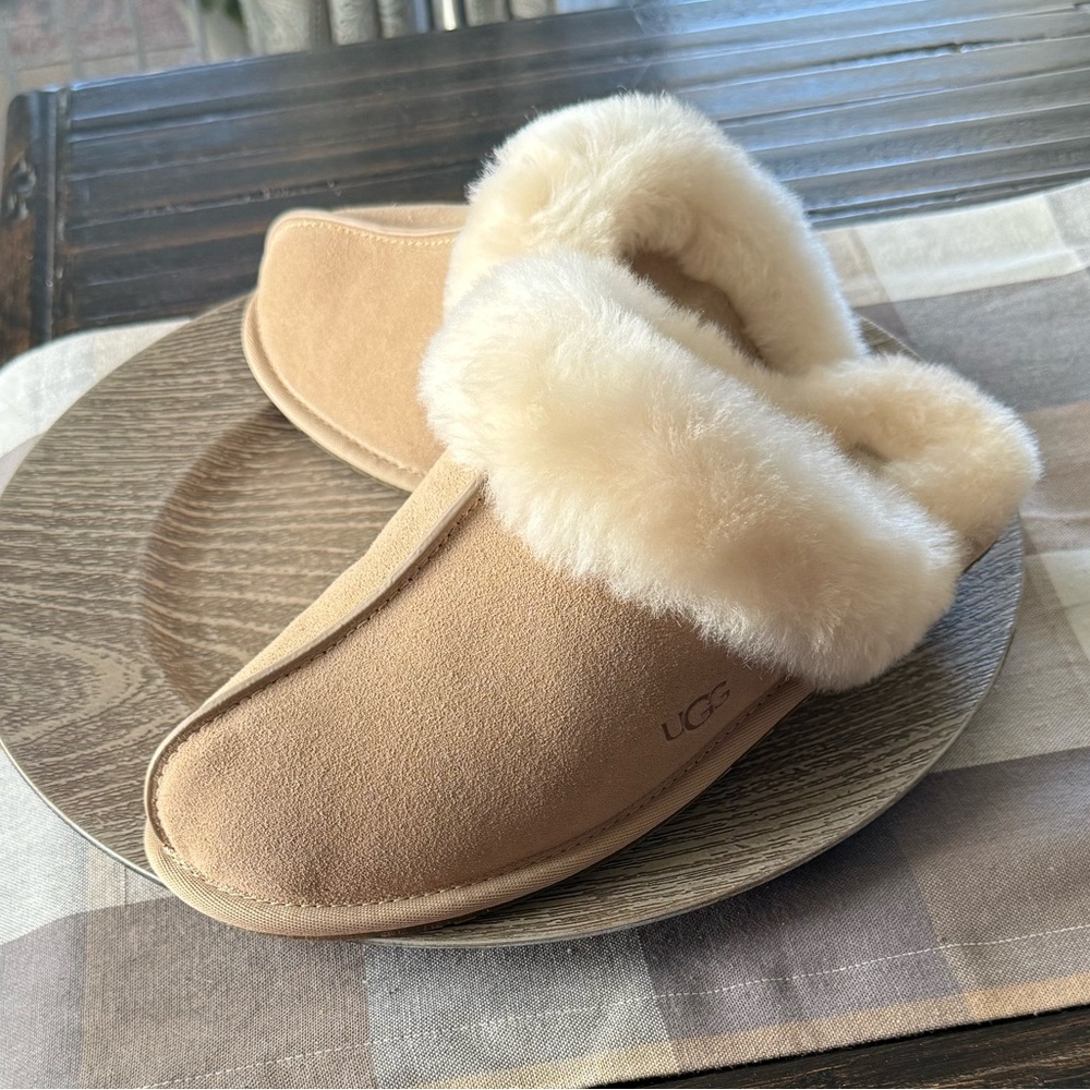 UGG Scuffette II Slippers New in Box